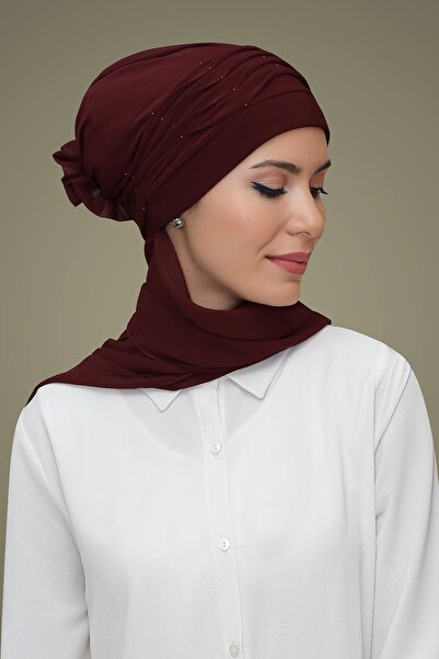 HÜRREM BONE حجاب جاهز عملي بلون بوردو مع قماش رملي مزخرف باللؤلؤ وشريط وردي 1...