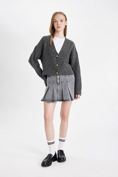 DeFacto Regular Fit V-Neck Basic Plain Button Knitwear Cardigan R1389Az24Wn