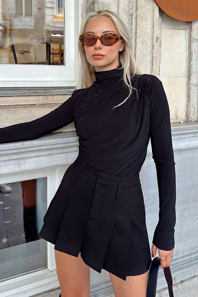 Swist Schwarze, halblange Rollkragen- und Taillenbluse für Damen