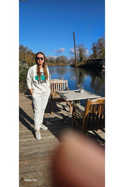 Cream&Rouge Sweatpants - Comfortable and Fashionable Design