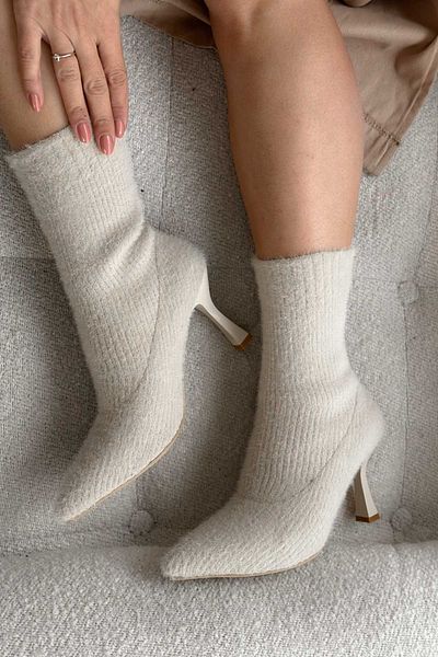 Shoebutik Γυναικείες μπότες με τακούνι İbanez Beige Knitwear