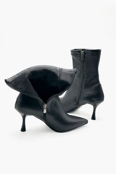 Shoebutik Wanna Μαύρα γυναικεία μποτάκια με τακούνι