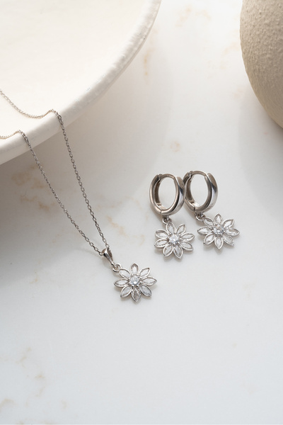 Silvano Jewelry 925 Ayar Gümüş Beyaz Taşlı Lotus Takı (Kolye-Küpe) Seti