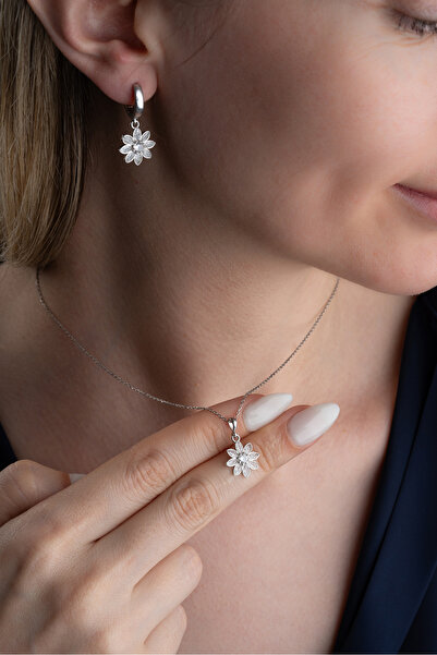 Silvano Jewelry 925 Ayar Gümüş Işıklı Kutu Beyaz Taşlı Lotus Takı (Kolye-Küpe) Seti