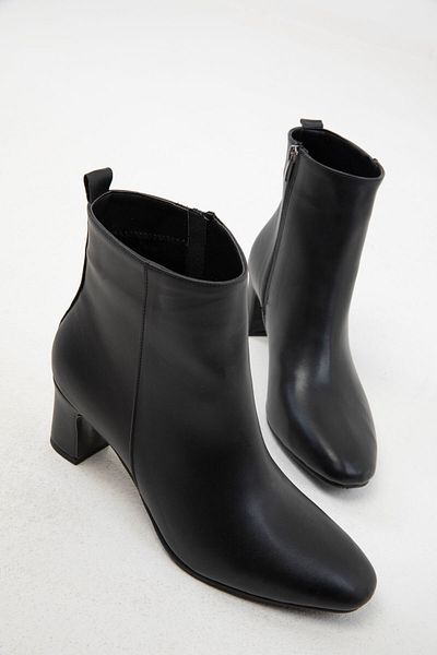 SOHO Dámské černé kozačky - model Bootie 20034