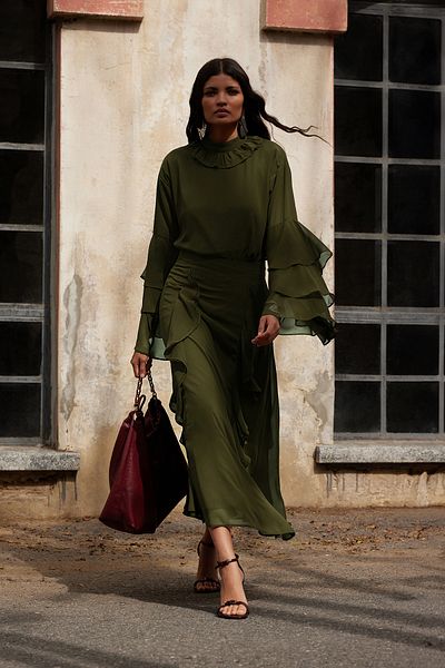Trendyol Modest X AI Khaki Gewebter Rock mit Rüschendetails TCTAW25EE00012