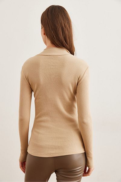 Olalook Beigefarbene Rollkragenpullover aus Lycra mit Reißverschluss für Damen BLZ- 19001155