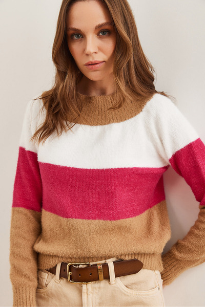 Olalook Women's Camel Boat Neck Soft Textured Beard Knitwear Sweaterkzk- 19000901