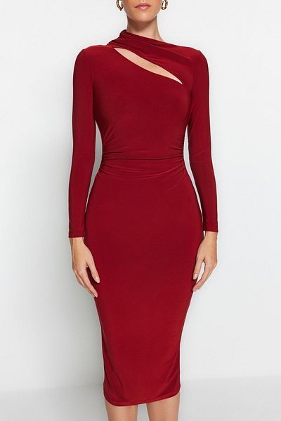 Trendyol Collection Detailliert geschnittenes, dehnbares Midi-Strickkleid mit Fliesenausschnitt TWOAW24EL00142