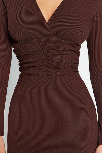 Trendyol Collection Καφέ υφή από ύφασμα V-λαιμόκοψη Μέση Λεπτομερές Maxi Πλεκτό Φόρεμα TWOAW24EL00791