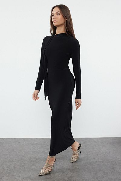 Trendyol Collection Elastyczna czarna sukienka maxi z dzianiny – prosta halter TWOAW25EL00107