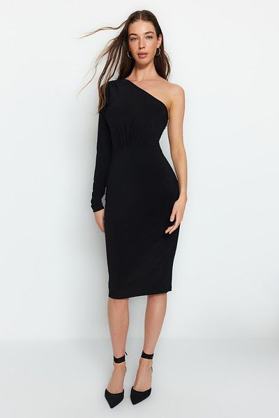 Trendyol Collection Schwarzes, drapiertes, detailliertes One-Shoulder-Midi-Strickkleid mit Stretch TWOAW24EL00123