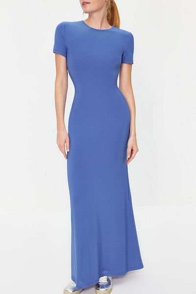 Trendyol Collection Modré krátké rukávy Bodycone/Vypasovaný výstřih s výstřihem Flexibilní pletené maxi tužkové šaty TWOSS24EL00097