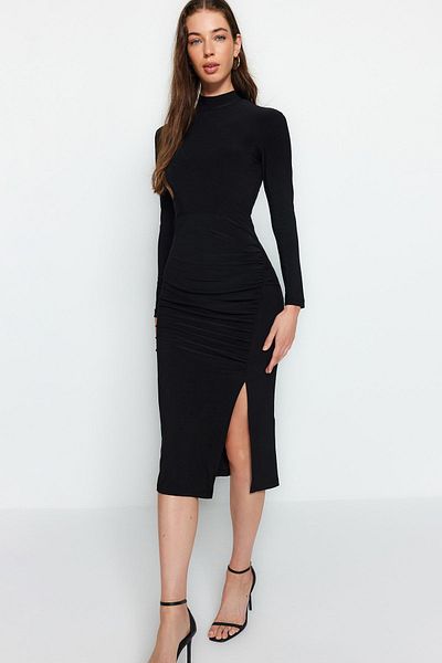 Trendyol Collection Černé roušky s detailním rozparkem a vysokým límcem pružné pletené šaty midi TWOAW24EL00134