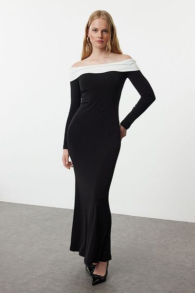 Trendyol Collection Ευέλικτο πλεκτό φόρεμα με γιακά Carmen μαύρο Maxi - Εφαρμογή στο σώμα, Color Block TWOAW25EL00221