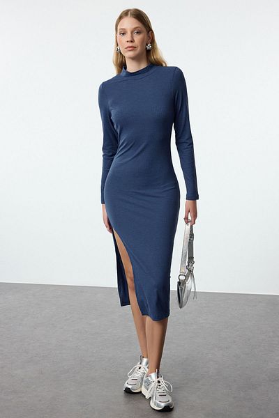 Trendyol Collection Rochie midi tricotată cu nervuri elastice indigo - Detaliu cu fantă adâncă TWOAW24EL00174