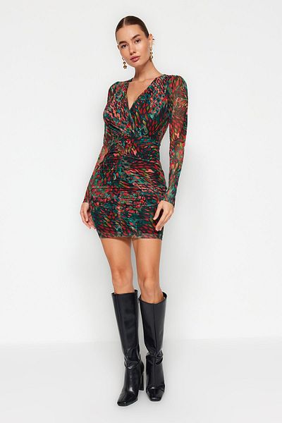 Trendyol Collection Tiul z nadrukiem w kolorze czarnym, marszczenie/drapowania, dopasowana, z dekoltem w kształcie litery V, mini sukienka ołówkowa z dzianiny TWOAW24EL00548