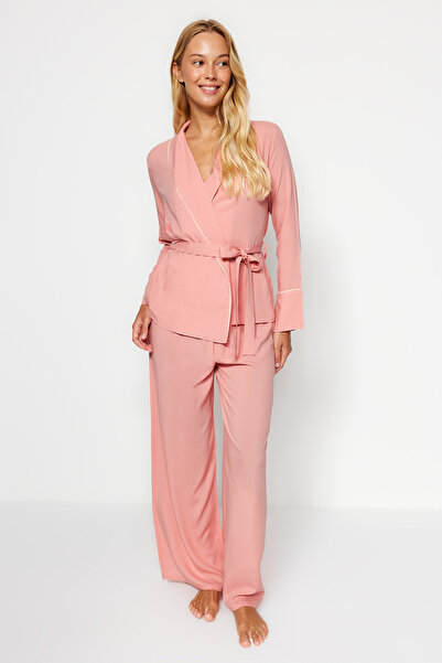 Trendyol Collection Set de pijamale din viscoză tăiată la două piepturi - cu centură de pulbere, detaliu de țevi THMAW22PT1109