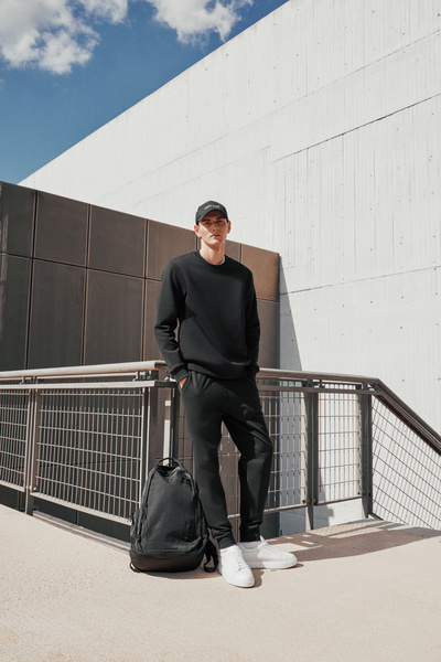 George Henry Ανδρικό μαύρο φούτερ με λαιμόκοψη με 3 κλωστές, βαμβακερή κανονική εφαρμογή