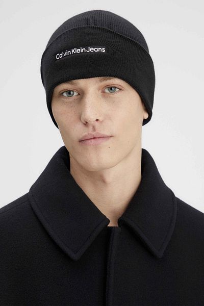 Calvin Klein Čiapka Inst Embro Beanie - pohodlný strih a štýlový dizajn