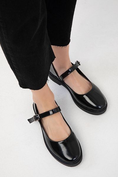 SOHO Schwarze Damen-Freizeitschuhe aus Lackleder – 20069