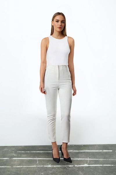 Trendyol Collection Weiße, knöchellange, gewebte Stoffhose mit Zigarettenform und hoher Taille TWOSS20PL0515