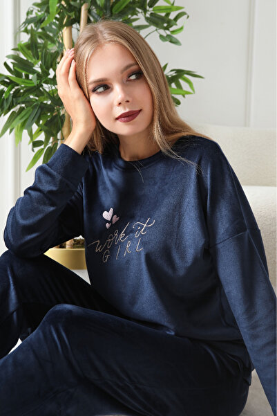 Trendyol Collection Sötétkék szív és szlogen hímzésű bársony kötött pizsama szett THMAW25PT00239