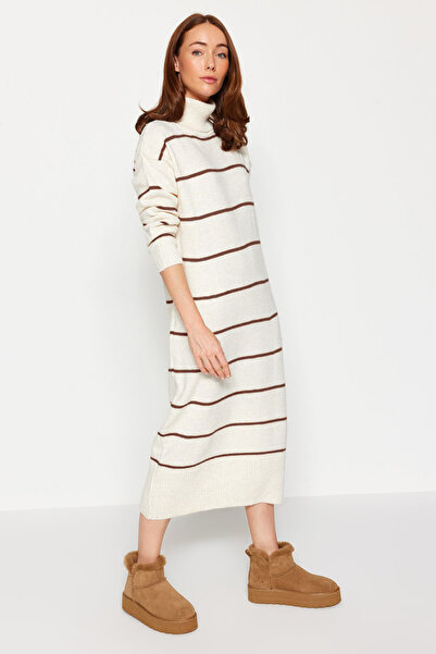 Trendyol Collection Πέτρινο Maxi Wide Fit Πλεκτό Φόρεμα με απαλή υφή TWOAW24EL00056