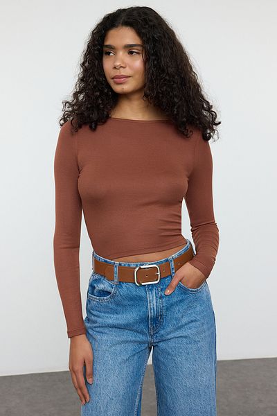 Trendyol Collection Καφέ πλεκτή μπλούζα με λαιμόκοψη με κανονικό μήκος TWOAW25BZ00011