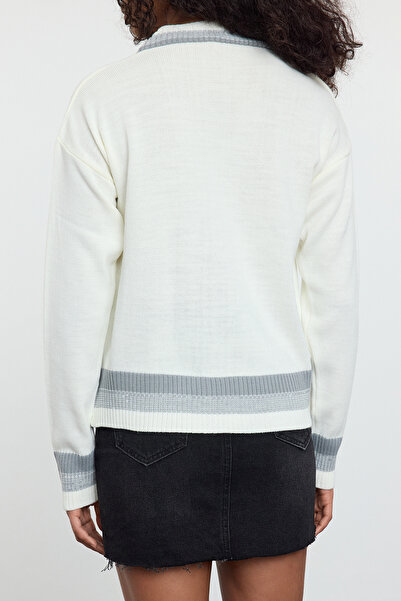 Edit by Trendyol Ecru V-Neck Color Block Regular Sweater Cardigan Tedaw25Hi00024