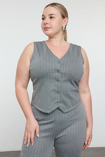 Trendyol Curve Šedá pruhovaná pletená vesta větší velikosti Regular Fit Tbbaw25Bh00005