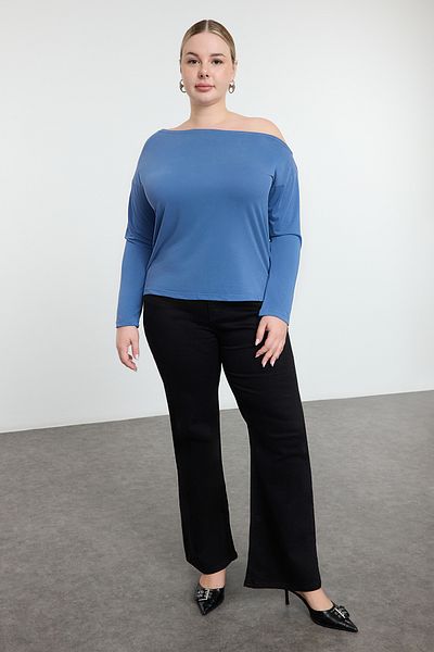 Trendyol Curve Nagy méretű indigó modális blúz - csónaknyak, laza szabású TBBAW25AF00044