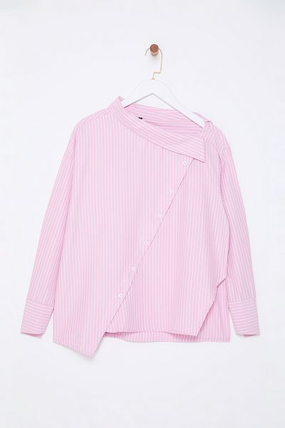 Trendyol Collection Detailliertes, gestreiftes, gewebtes Hemd in Pink mit Revers in limitierter Auflage TWOAW25GO00065