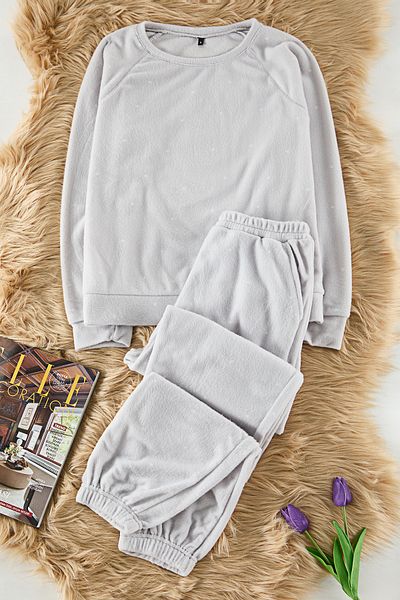Trendyol Collection Grau gepunktetes Fleece-Winter-Strick-Pyjama-Set THMAW24PT00032