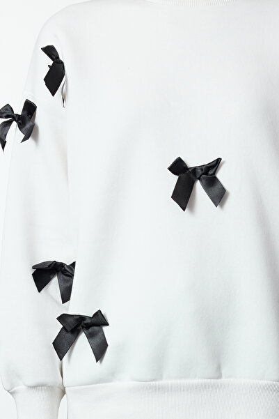 Trendyol Collection Ecru Ribbon Detail Oversize/Wide Fit Silná pletená mikina Twoaw25Sw00069