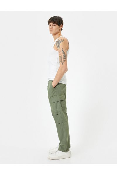Koton Cargo-Fallschirmhose mit Bindegürtel und Taschendetail