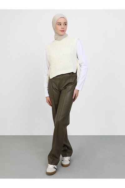Por La Cara Knitwear Sweater - Bone Detailed - Por La Cara Model