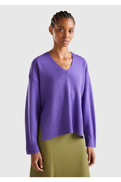 United Colors of Benetton Pulover lung cu decolteu în V din amestec de lână violet - femei