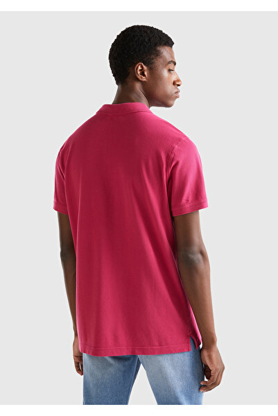 United Colors of Benetton Ανδρικό κοντομάνικο μπλουζάκι πόλο σε σκούρο φούξια κανονική εφαρμογή