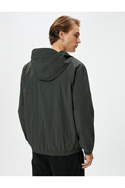 Koton Saisonale Jacke mit Kapuze Reißverschluss Tasche Detailliertes Etikett Gedruckt