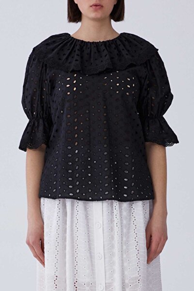 Roman Yaka Detaylı Delikli Bluz Siyah Y2113157_001