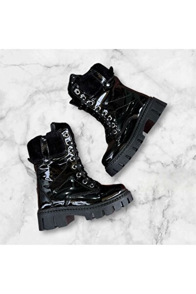 Almira kız çocuk siyah rugan fermuarlı kürklü postal çizme bot