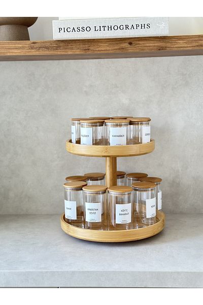 Dekorzdükkan Set of 16 Spice Holders with Bamboo Vacuum Lid and Swivel Stand (25Pcs Labels) + 16Pcs Wooden Spoons