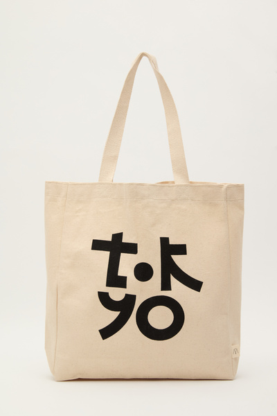 Manuka Tokyo – Stofftasche mit Aufdruck und Faltenbalg-Detail