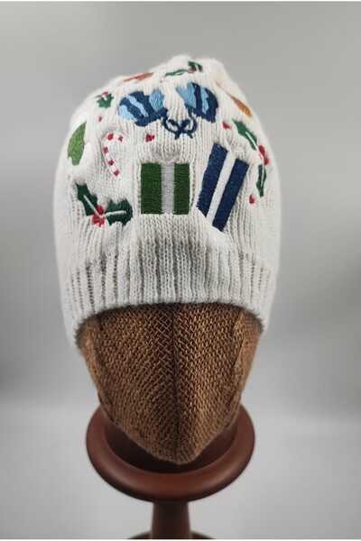 OnMyHead Біла вишита новорічна шапка