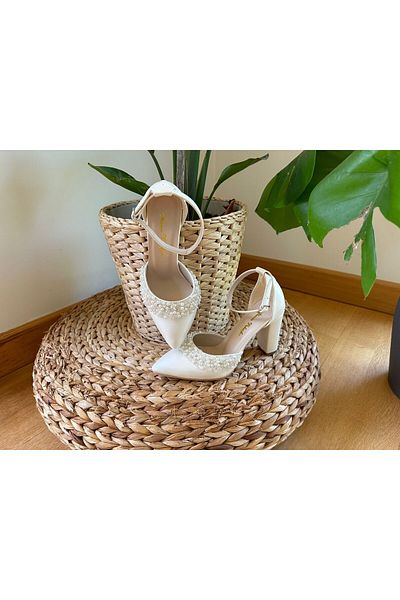 İlkinin Pabuçları Bridal Shoes Decorate with Pearl and Bead 9cm Thick Heel Ecru Mother of Pearl Off White Bridal Shoes