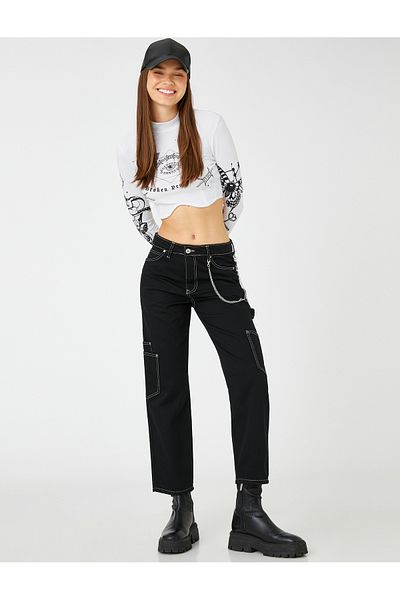 Koton Cargohose mit geradem Bein und Kette im Detail