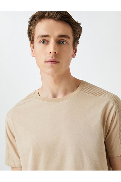 Koton T-Shirt με λαιμόκοψη με υφή κοντό μανίκι Slim Fit