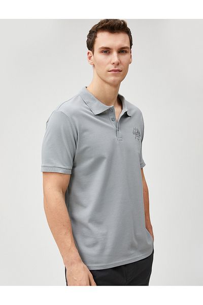 Koton Vyšívané tričko s krátkým rukávem Polo Neck Slim Fit na šířku