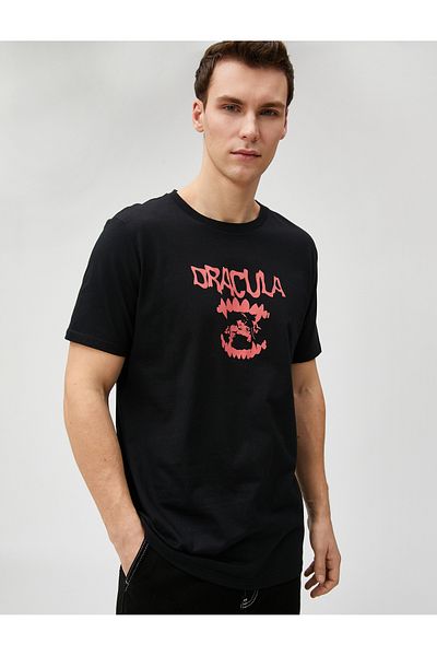 Koton Μπλουζάκι με στάμπα Dracula με κοντό μανίκι με λαιμόκοψη